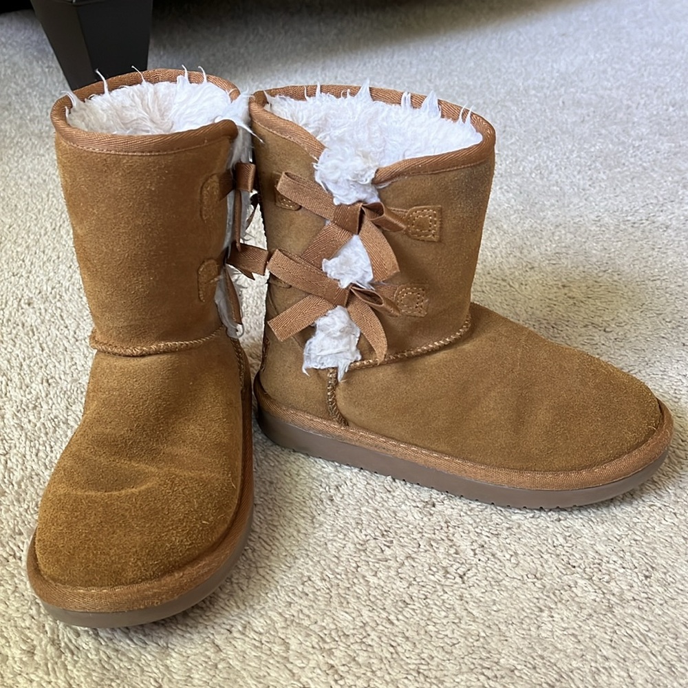 Koolaburra by Ugg Short Suede Chestnut Boots with Bows Size 13 Girls